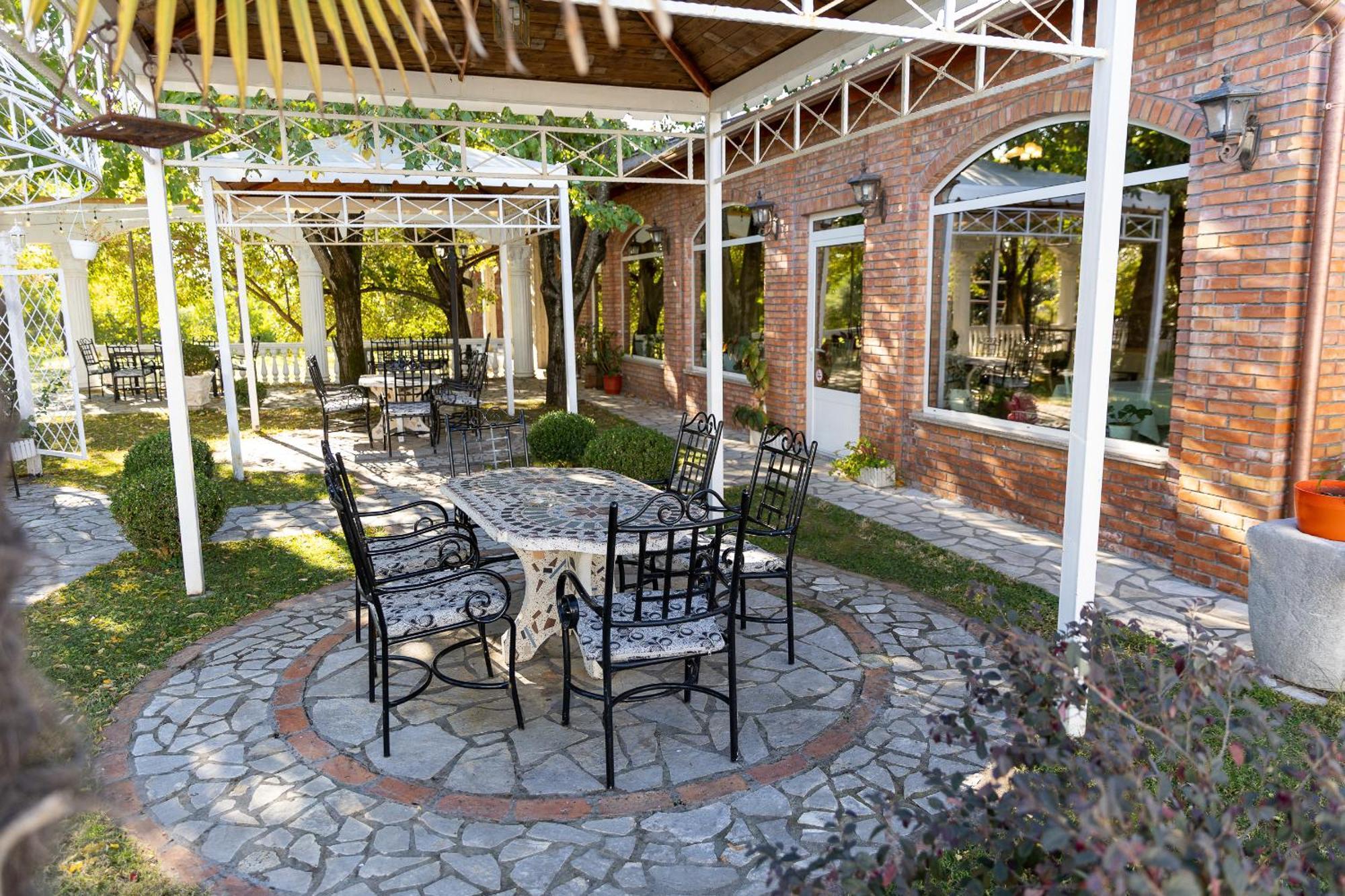 Hotel Paradise Shkoder Exterior photo