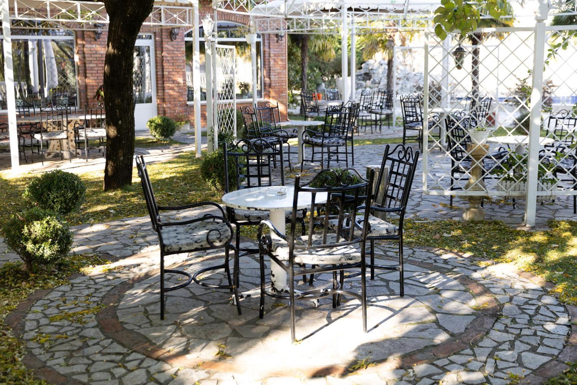 Hotel Paradise Shkoder Exterior photo