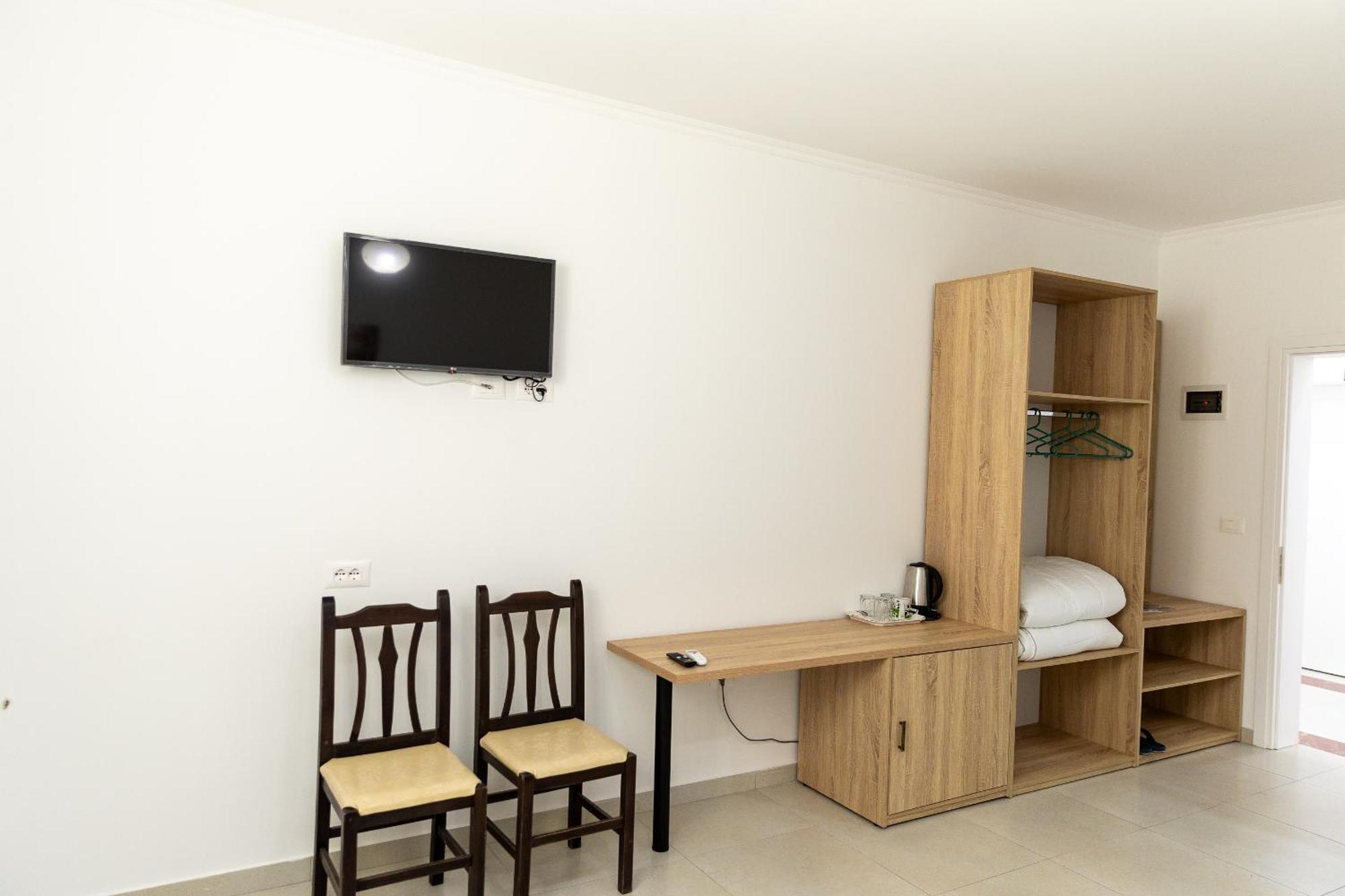 Hotel Paradise Shkoder Exterior photo